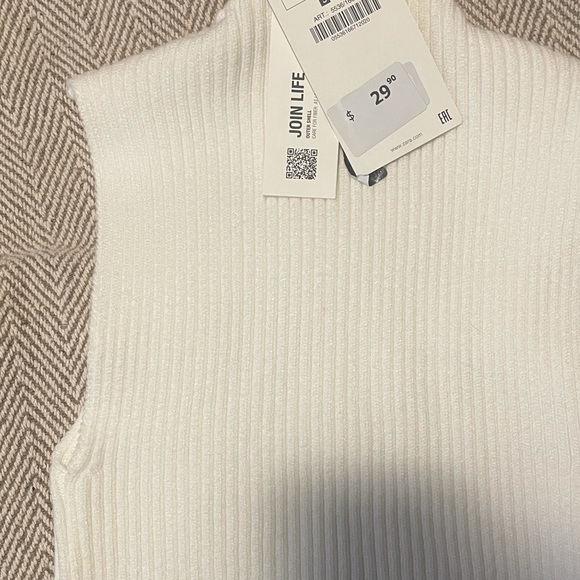 New: Zara Sleevless Knit Top - Picture 2 of 4